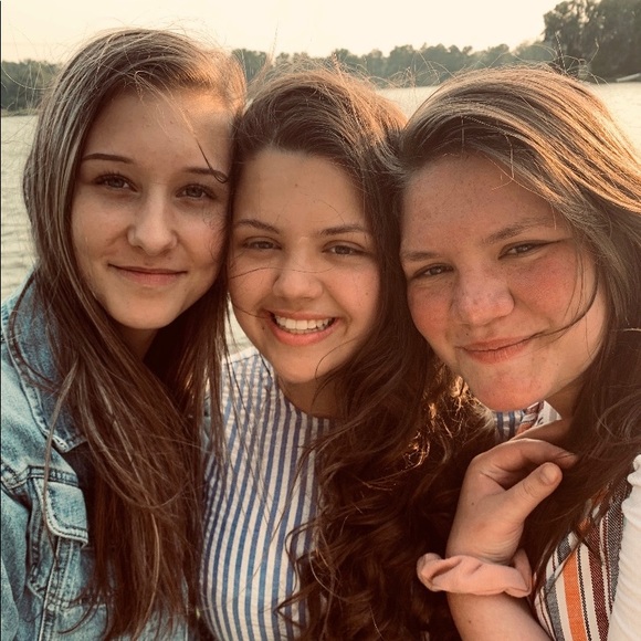 Meet your Posher, Lydia - Picture 2 of 4